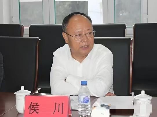 太唏嘘！曾荣获全国脱贫攻坚先进个人的侯川，今日官宣落马！太唏嘘！曾经荣获全国脱