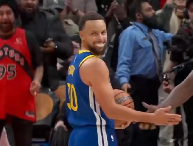 英格拉姆谈库里：“库里很厉害。”“他今天拿到39分。”“他差点就绝杀