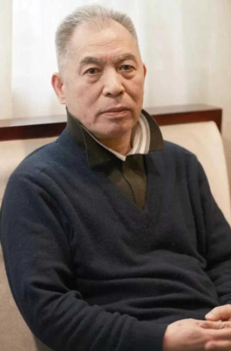 著名作家梁晓声的小姨20多岁时，未婚怀孕，誓死不说孩子的父亲是谁，最后被开除，生