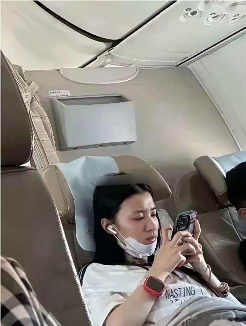 事实证明，明星的网图都是修过的。真人是长这样子！