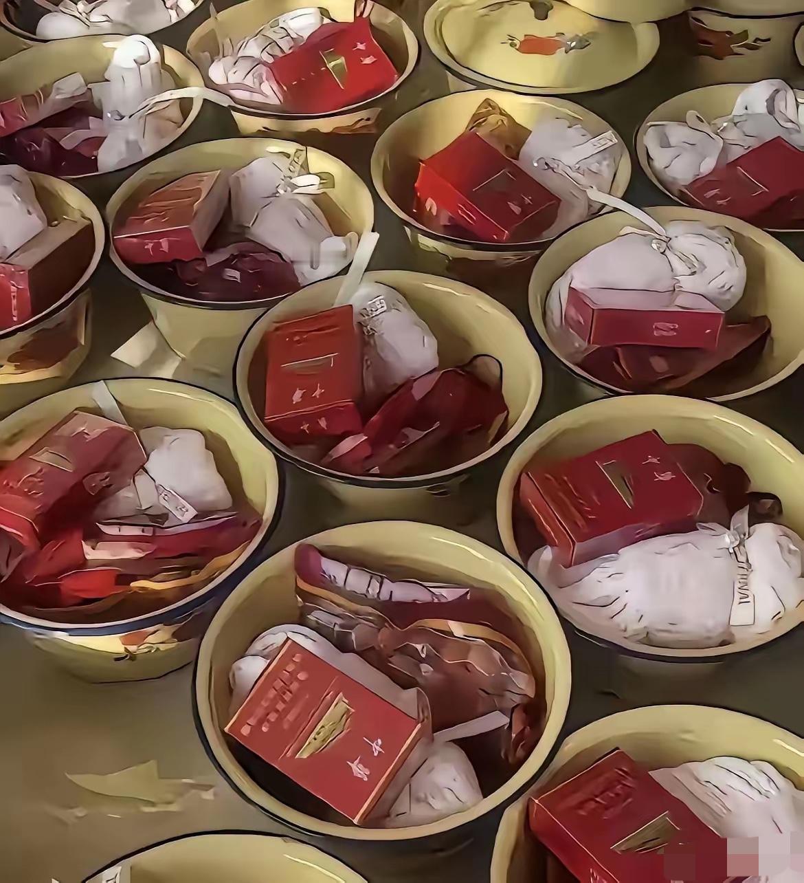 第一次遇到这么办酒席的，感觉随200元份子钱有点过意不去[捂脸哭]