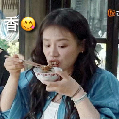 张艺兴可乐鸡翅变可乐鸡汤看张艺兴在蘑菇屋厨房太有意思了，做可乐鸡翅没及时大火收