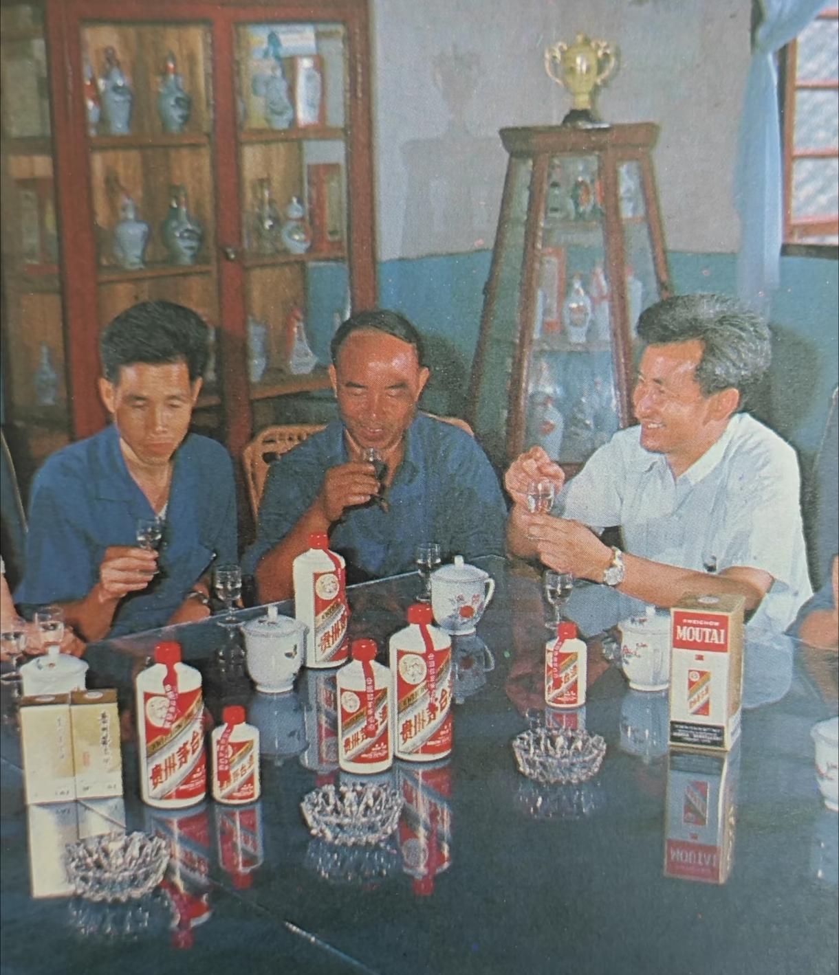 1984年茅台酒出厂价为8.4元，市场零售价约15元左右，受计划经济供应限制，普