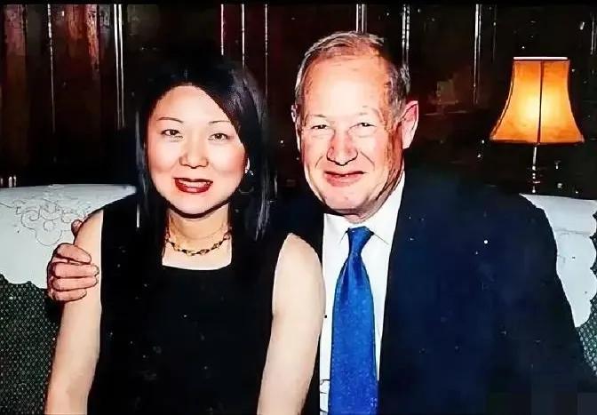 “你要是能怀孕，我们就结婚”！2006年，英国69岁亿万富翁爱上中国33岁女外卖