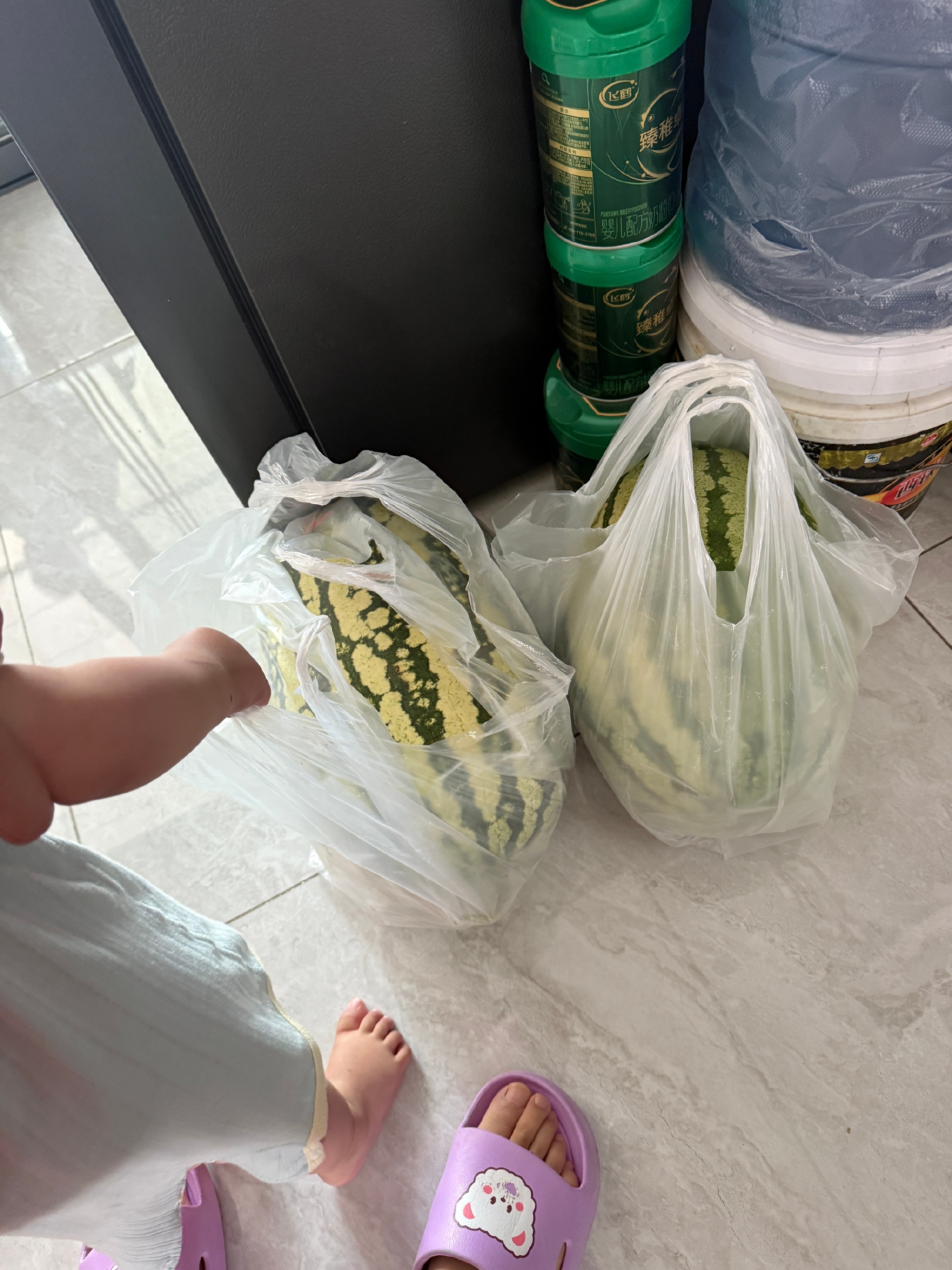 今天把公婆“教训”了一顿。起因是我昨天说想吃西瓜，公婆各买了一个，切开...