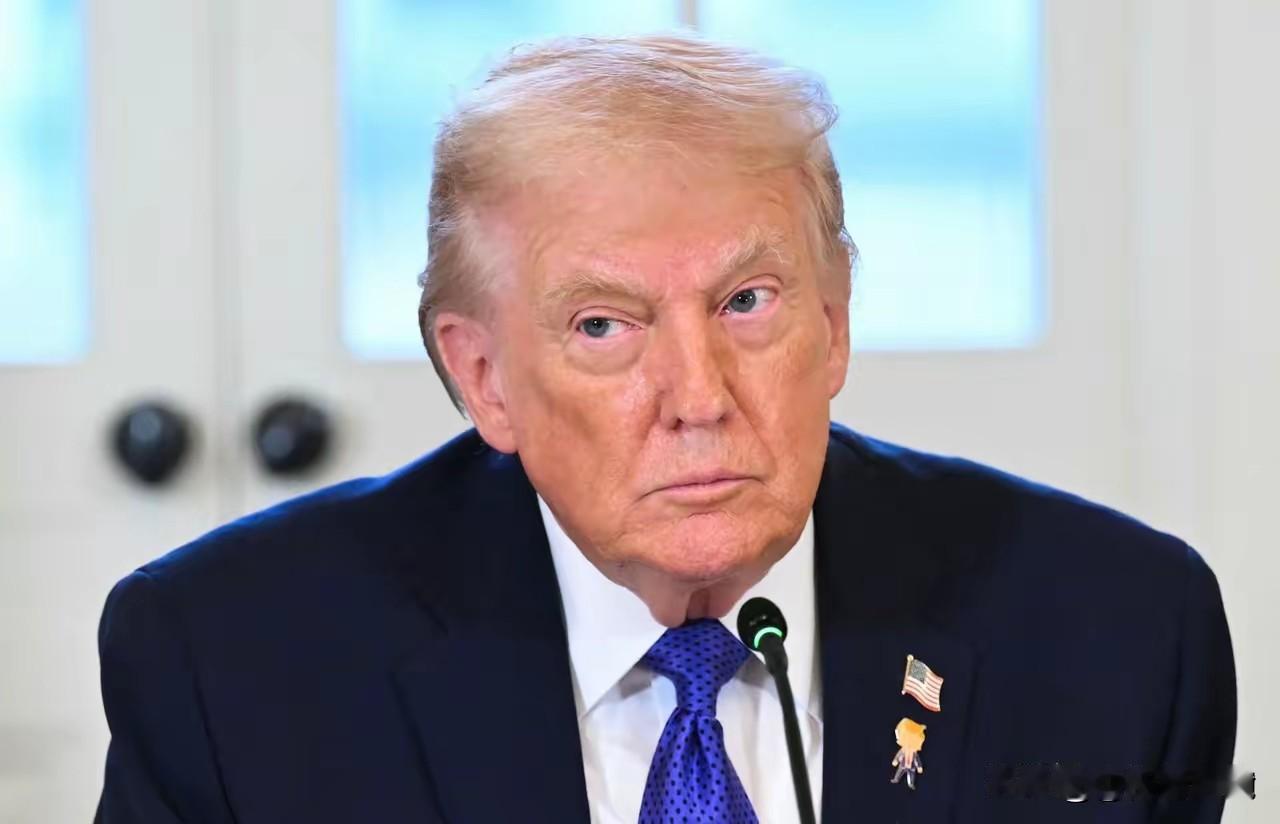 美国传来消息，特朗普1月16日在白宫接受记者提问，当询问他如何看待加拿大总