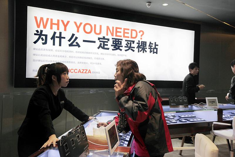 民间与官方-商户，在对职业打假一事上存在明显争议，最后该听谁的？