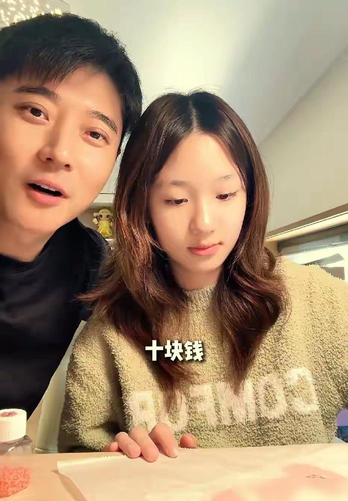 张丹峰最后的底牌，不是演技，是他女儿那张脸。事业停摆，舆论碾压。一个高风险艺