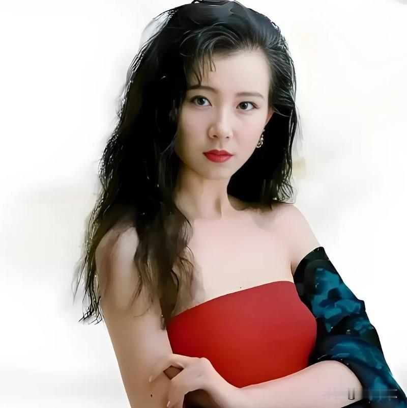 58岁萧蔷上《乘风2026》，网友吵翻了，她到底靠啥赢？她不是最年轻的，也不是