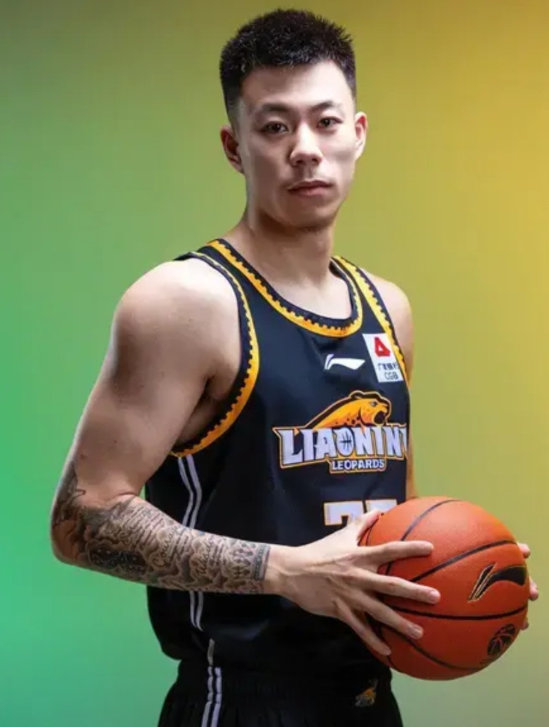 三天后中国男篮想翻身韩国男篮，最少要做好以下几点1、放开张镇麟的三分进攻，增