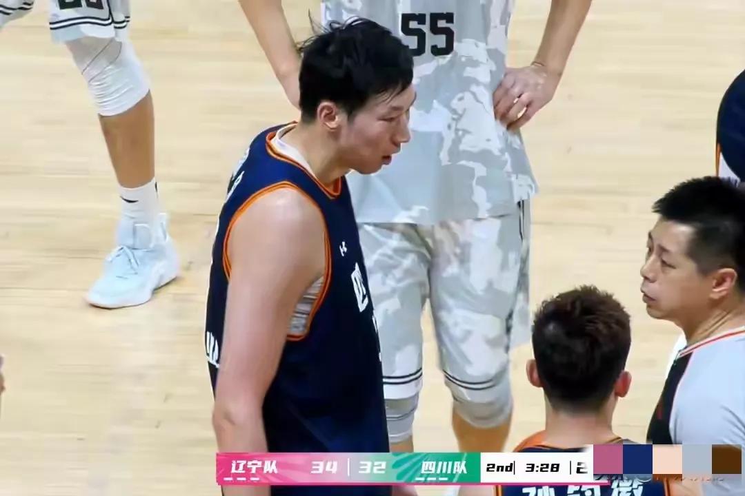 周琦的职业态度真的让人担忧，我都怀疑他是不是故意的……！1：职业球员肯定会遇