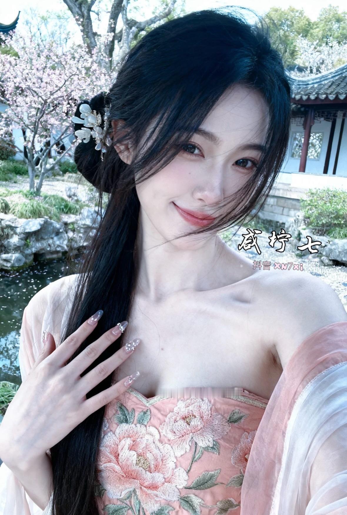 汉服辣妹热门二次元美女