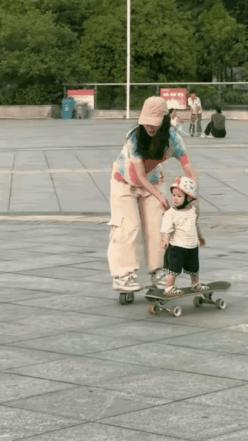 独轮，会玩的人不多。不服不行确实牛牛牛。给孩子带个手套护膝护肘吧，花不了