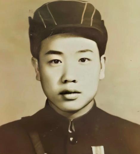 1950年11月29日，一个志愿军排长无视上级命令，弃守高地，将美军50多辆坦克