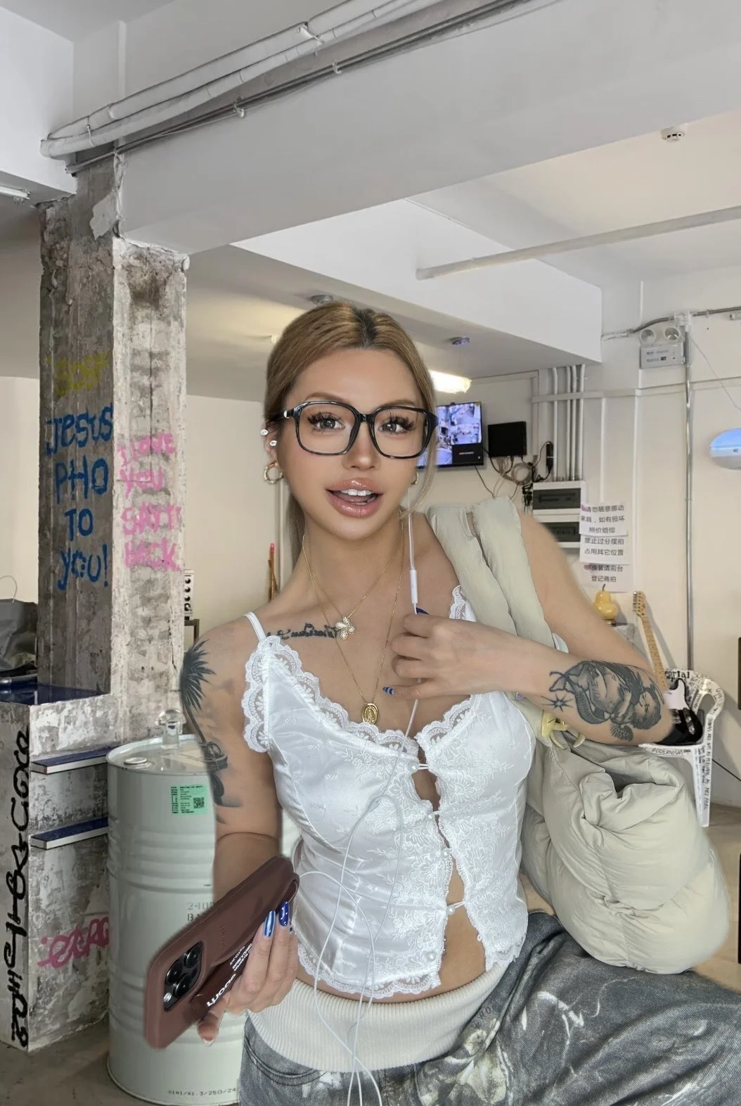 上一次带有线耳机的时候，我还不是毒妇😆