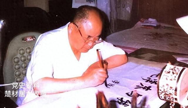 1970年，毛主席点名中央政治局候补委员、中共安徽省委第一书记、南京军区副司令员