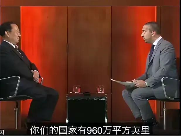 他是挪威电视台著名记者雅马·沃拉斯马尔，他对高志凯教授提的问题，就有点太不了解我