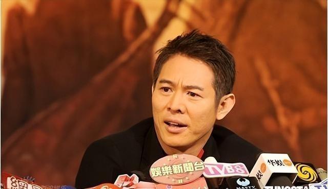1994年，日本记者质问李连杰：“南京大屠杀死了30万人，你们一个个数的吗？”