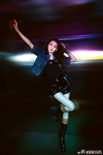 终于等到孙怡上浪姐了孙怡来了，舞台光彩夺目，甜美笑容与实力并存，唱跳全能，姐姐