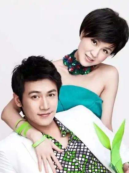 陆毅估计想不到，自己的妻子鲍蕾，和所有宝妈们一样，都会面临孩子的课业问题崩溃