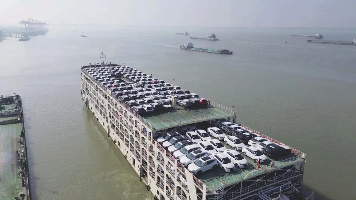 中国车出口暴增车企却不赚钱中国汽车出口今年必破1000万辆。上一个纪录，是日