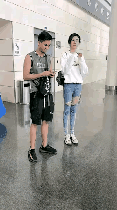 这么有趣的女朋友，你还想看别人[思考]