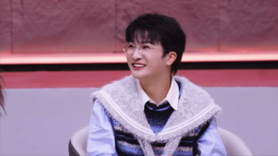 我单方面宣布成立“周深与他的千万种声线”组合！一个人就是一支合唱团，这声带里怕不