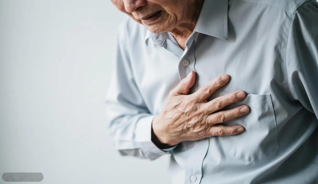 高血压吃5种药仍不降？中医：头晕背后是“体质失衡”，调对根源才管用“我吃