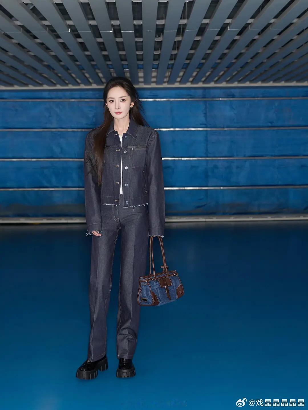 老蜜和柳智敏的Prada出发图撞衫了