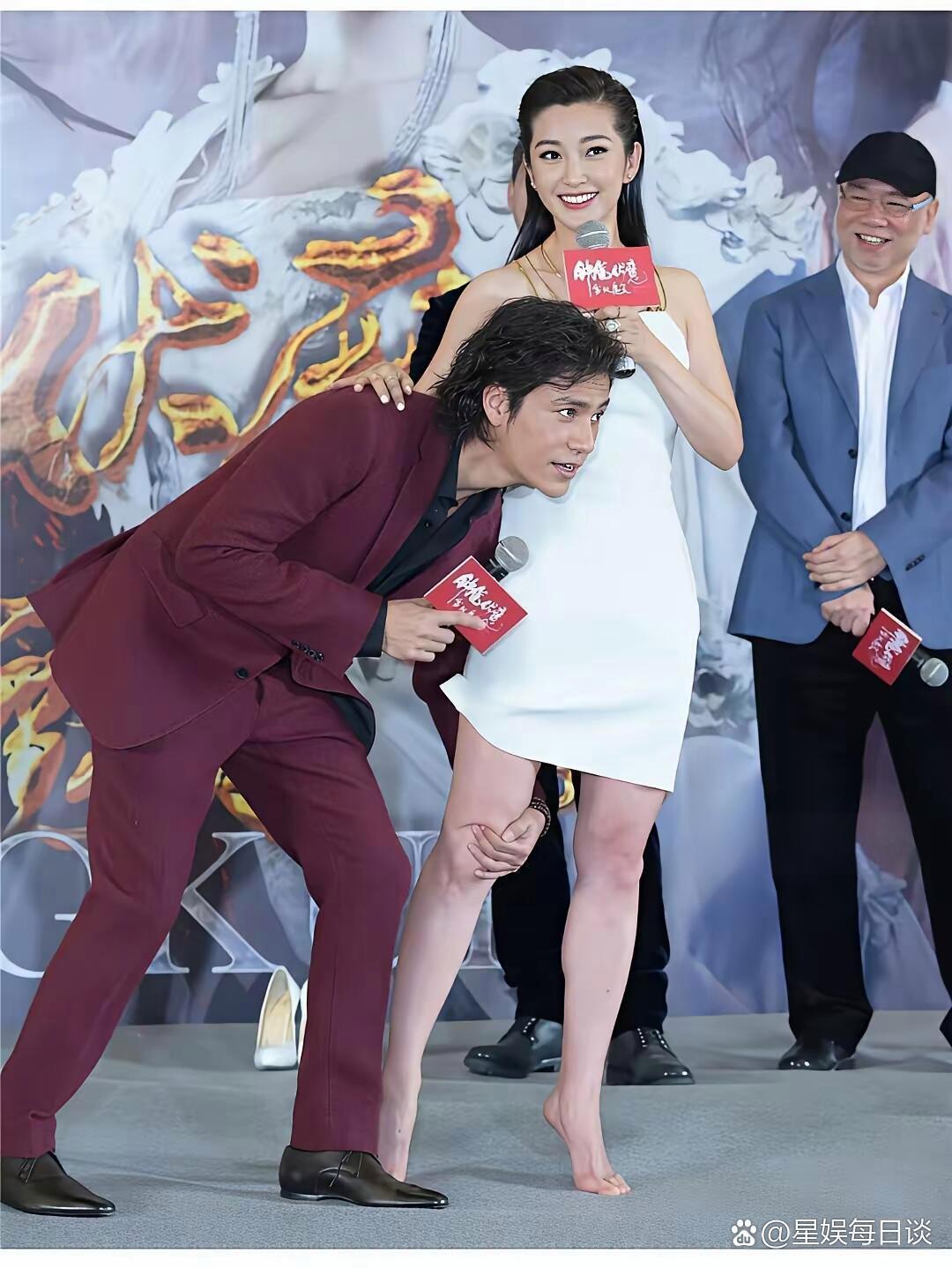 感觉他俩的关系一定非常铁