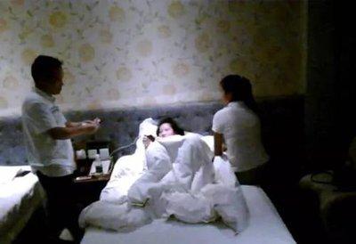 广东深圳，男子和女友到一酒店开房，一番云雨后，没穿衣服便抱在一起睡着了。哪曾想，