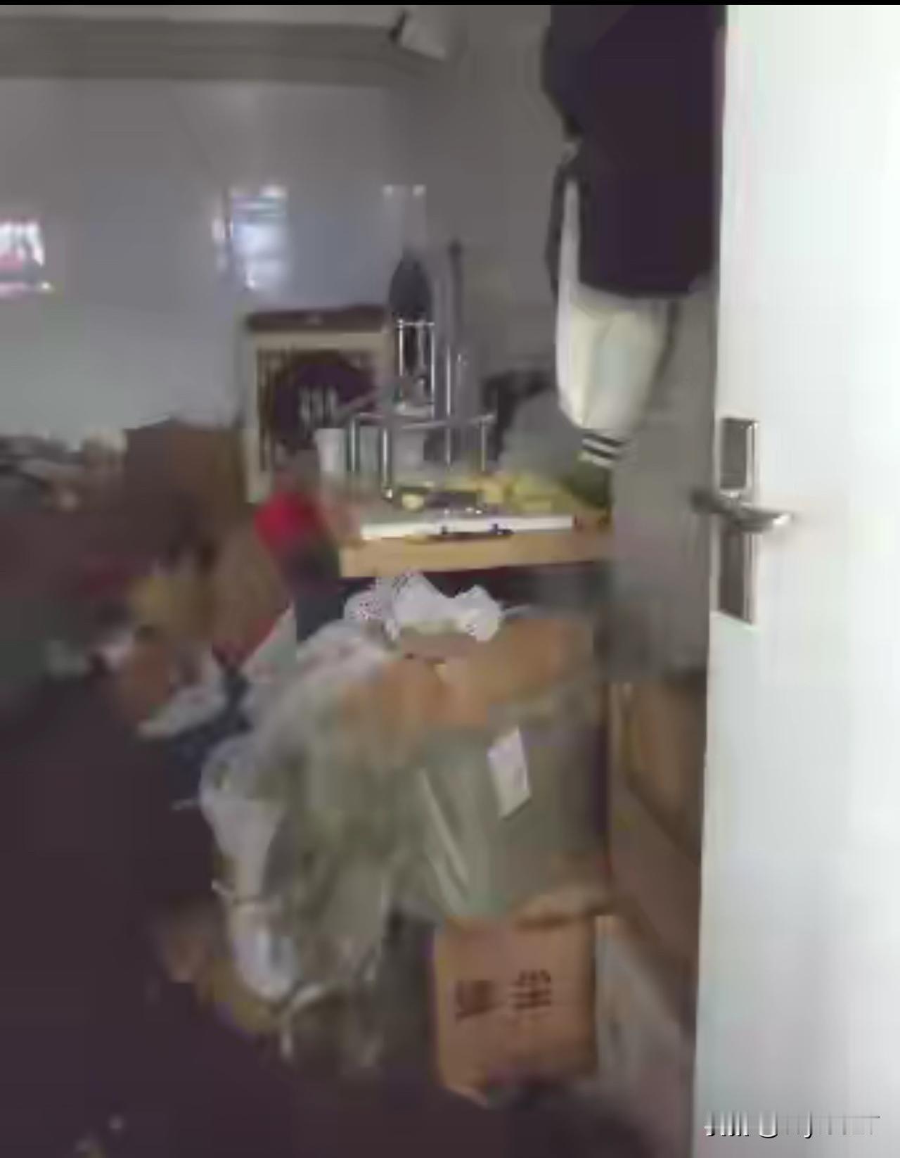 “恶心到了，真的别点”，上海外卖小哥拍视频曝光！每天卖出上百份，这些店都有一个共