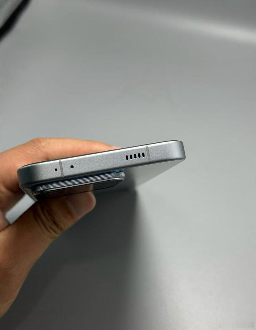 📸iQOO15Ultra真机上手！这才是电竞旗舰的终极形态！终于把这台“