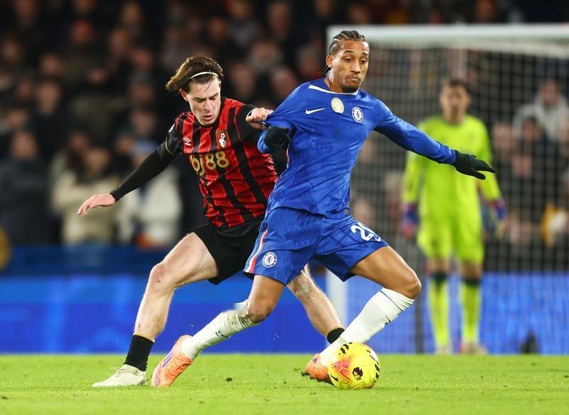 切尔西新帅罗塞尼儿咋说呢？跟马雷斯卡差不多，不研究怎么进攻配合，只会研究阵型，三