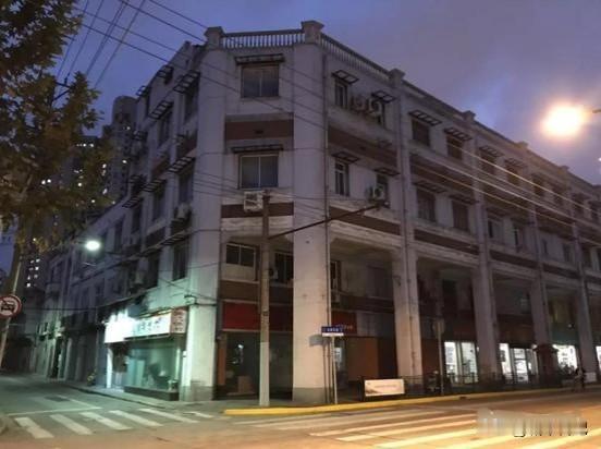 回顾上海申花的诞生地金陵东路339号。成立于1983年的三灵电器在1994年足球