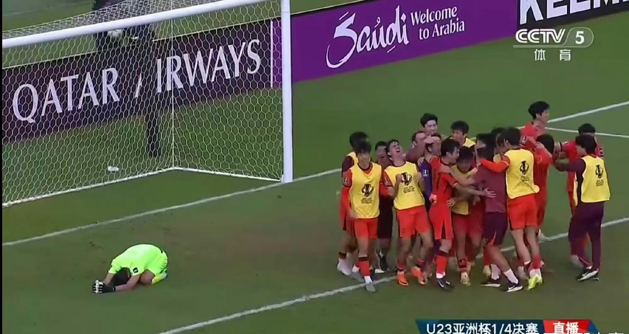 李昊：王钰栋，刚那脚点球我手都抖了，乌兹别克那门将扑得挺凶，结果还是我们进了，赢