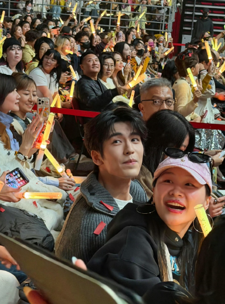 有人在刘宇宁演唱会偶遇了张凌赫金靖，张凌赫金靖一起去了刘宇宁演唱会