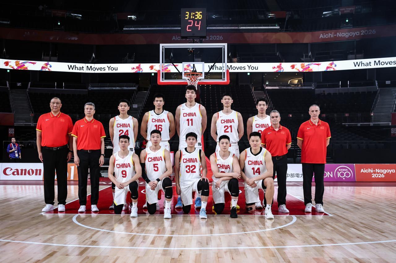 中国男篮的锋线到底谁更加靠谱？是李弘权、王俊杰，亦或者是赵嘉义？相信大家也都非常