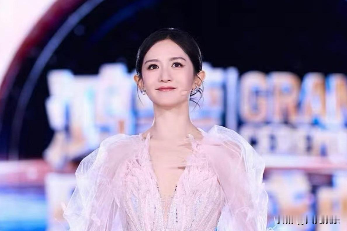 央视鸿蒙星光盛典隆重举行，无论主持阵容还是表演嘉宾阵容都是顶配，不得不说，华为这