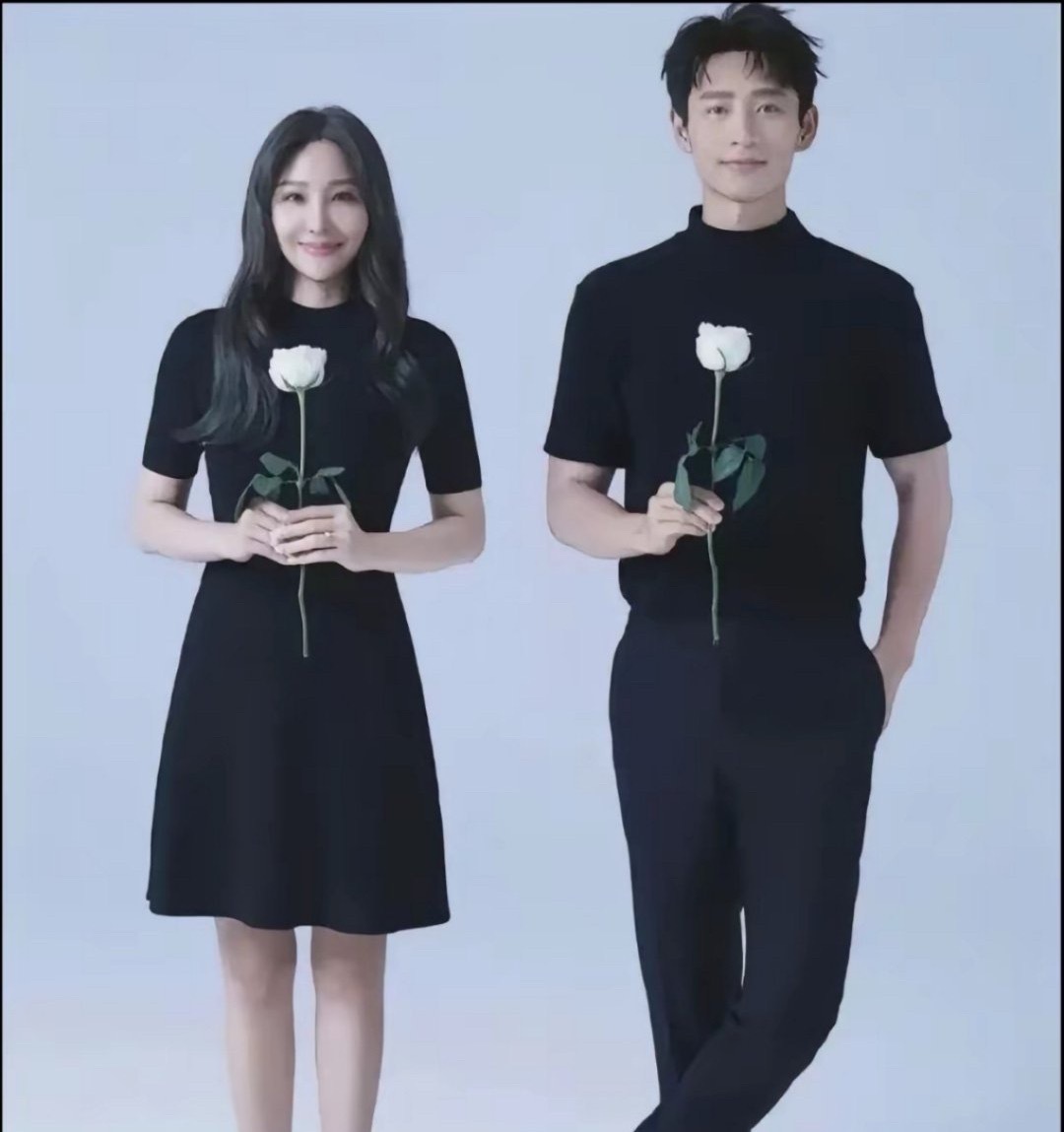 歌手魏晨的老婆，居然长得这么美，他这是上辈子修来的福气了。