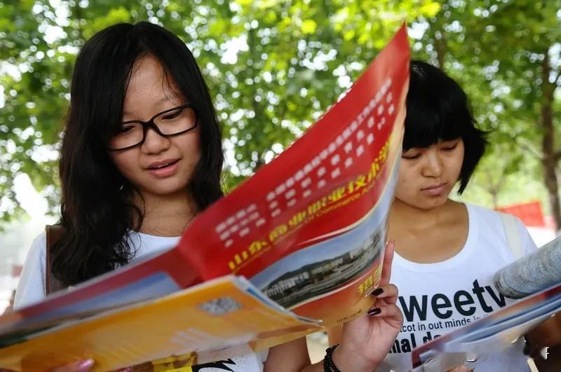 我预估不出三年，全国的民办本科最少倒闭70%以上。进段时间，广西、广东、云南