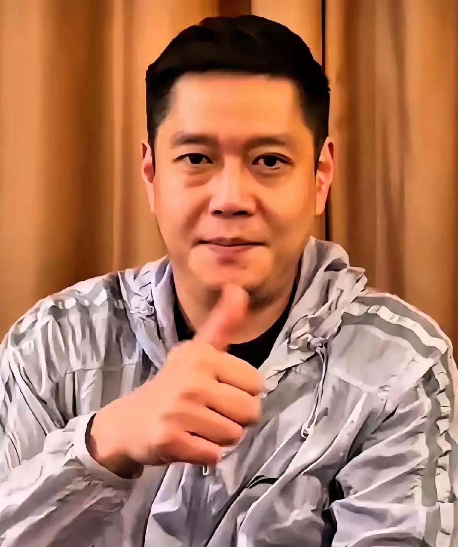 邱贻可作为孙颖莎的教练，对莎莎像对待自己亲闺女一样。场上莎莎的一个眼神一个动