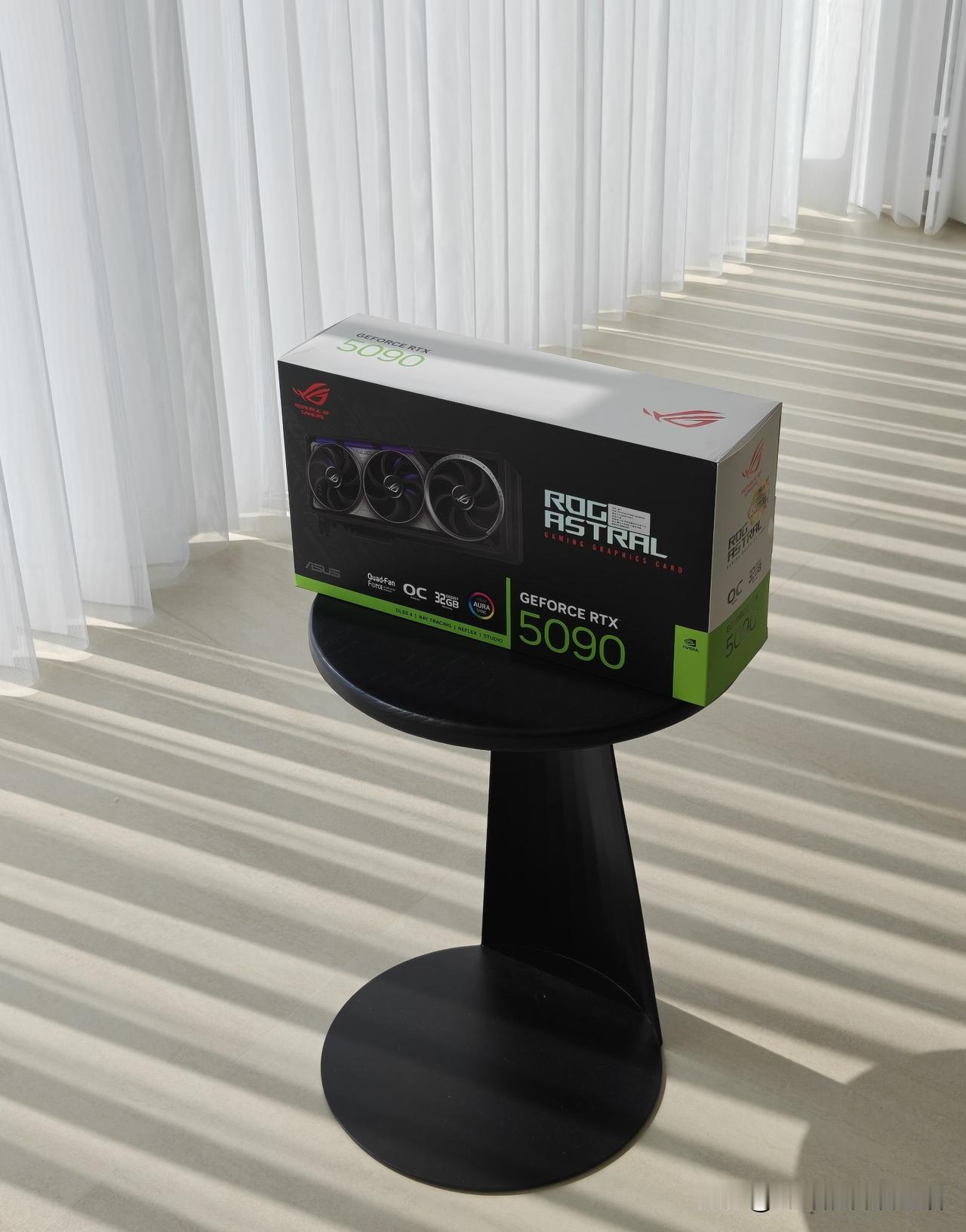 真的离谱华强北的老板跟我吐槽，RTX5090现在卖到3.5万，一天一个