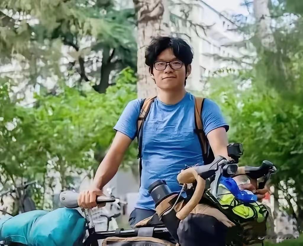 真虎啊！”19岁昆明小伙考上了北京的大学，但他没有坐飞机，也没有乘高铁，更没有自