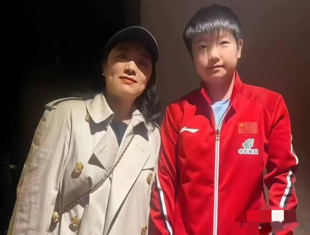 伦敦世乒赛期间，为了让莎莎她们吃好，中餐馆的老板娘每天都坚持留桌、温着锅等她们来