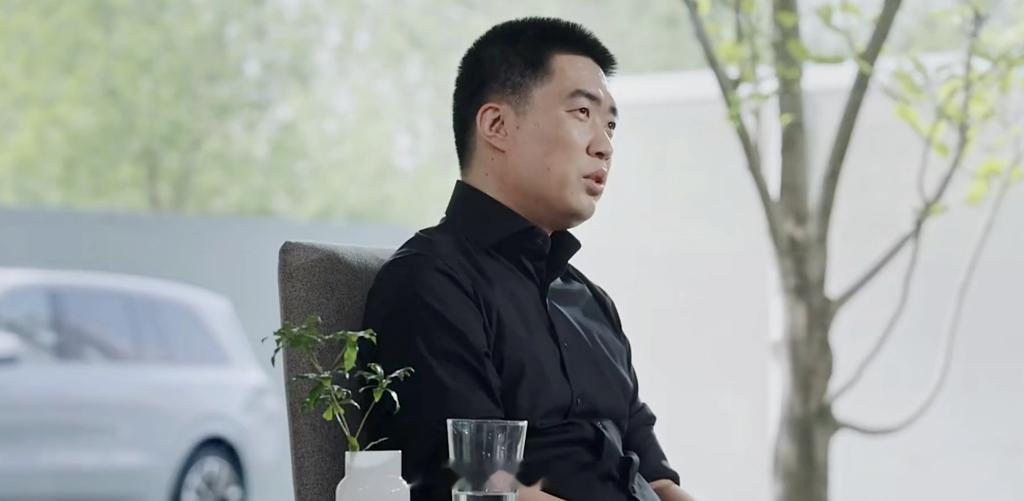 问：你有没有想过DeepSeek为什么不是你做的？李想：-我觉得我只能做最好的