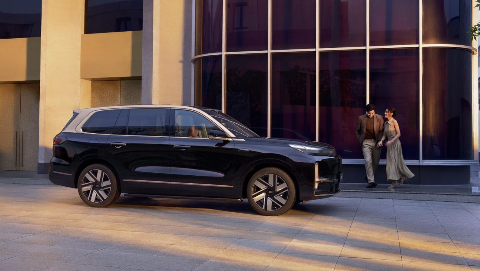 吉利银河M9出了个新版本——黑金智曜版，限时指导价25.98万。5月