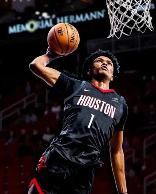 三分命中率21.6%，禁区终结却像奥尼尔；阿门·汤普森刚用22中17的41分表现