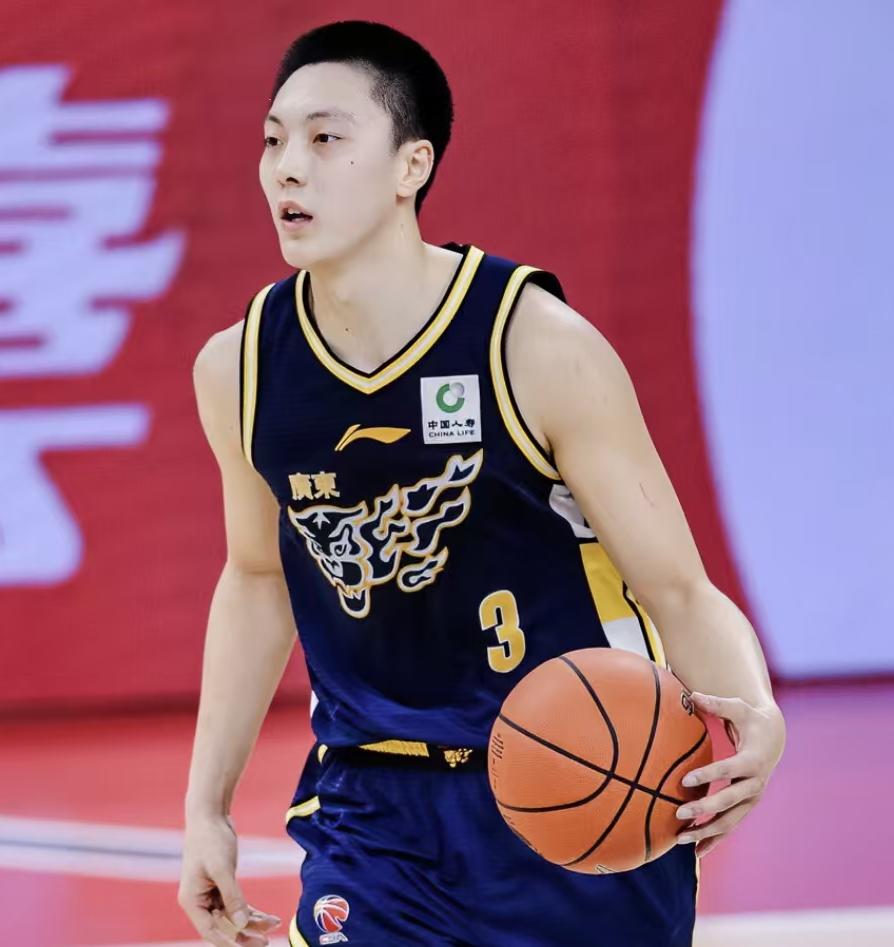 大家发现没，今晚19点35分，广东男篮将主场对阵福建男篮，赛前广东队已经掉出前4