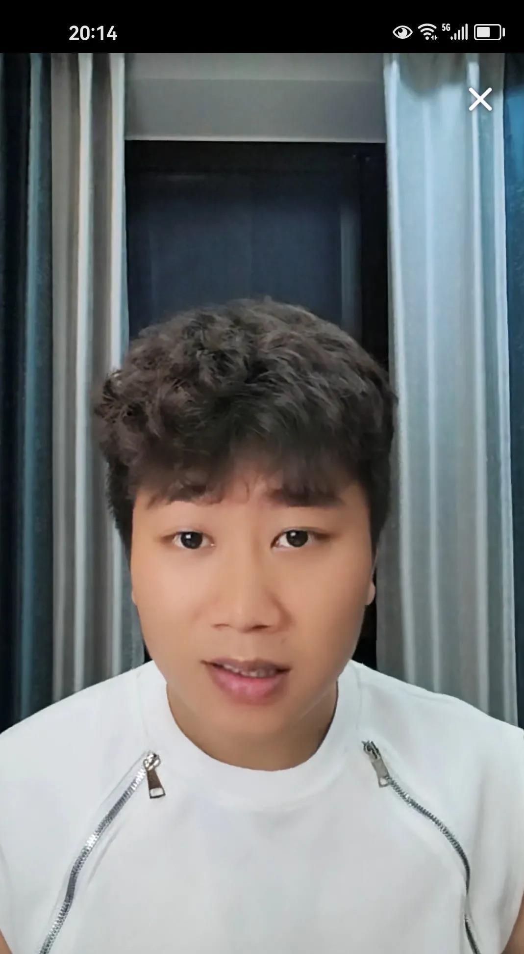 阿琨昨天直播，网友一直问浩男啥时候请吃大餐，还有人建议去深圳让浩男妈妈掌勺。有